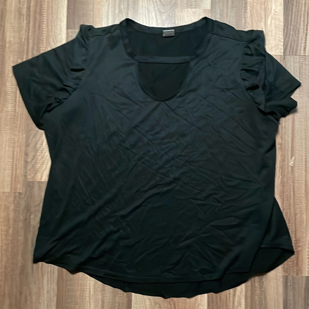Terra & Sky black short sleeve blouse